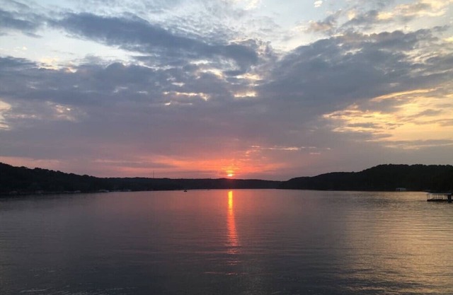 Arrowhead Hideaway, waterfront house with a View.