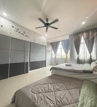 Art Homestay 4 Bedrooms House by Mr Homestay