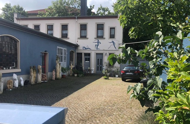 Art oasis at the blue house with a separate entrance