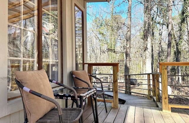 Artistic Nature Retreat w/Private Patio 1370