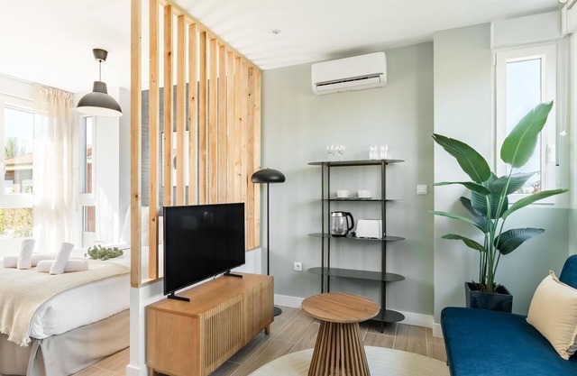 Arturo Soria Stays by Charming VI, renovated with Parking