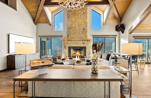 Aspen Ridge - Vail Village Parking, Spectacular Vail Views, mountainside hot tub | 7 Bed, 7 Bath