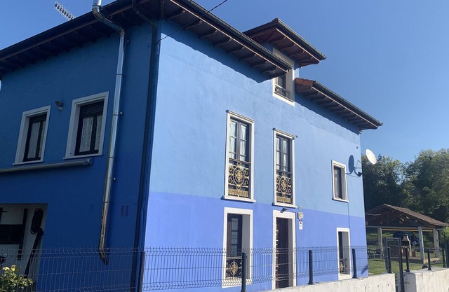 Asturias, Rural house for 15-17 people surrounded by farm