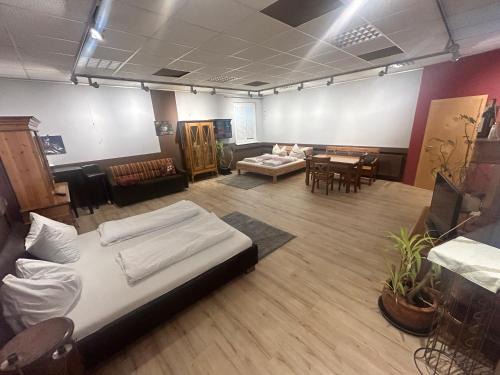 Nous Cafe & Restaurant