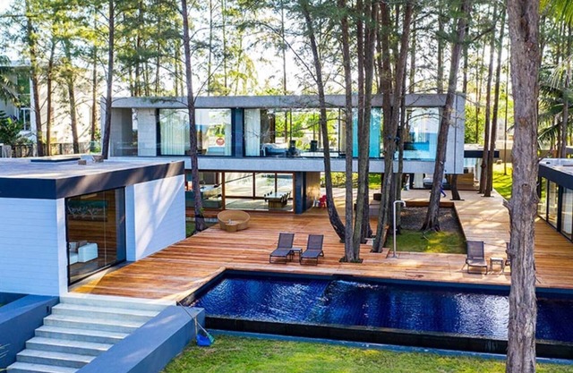 At Last You and Your Friends Can Rent a Luxury Villa with 24/7 Concierge