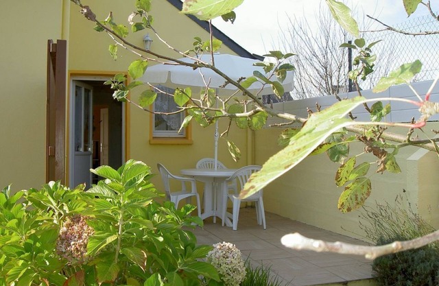 Attached ground floor apartment on Enclosed grounds