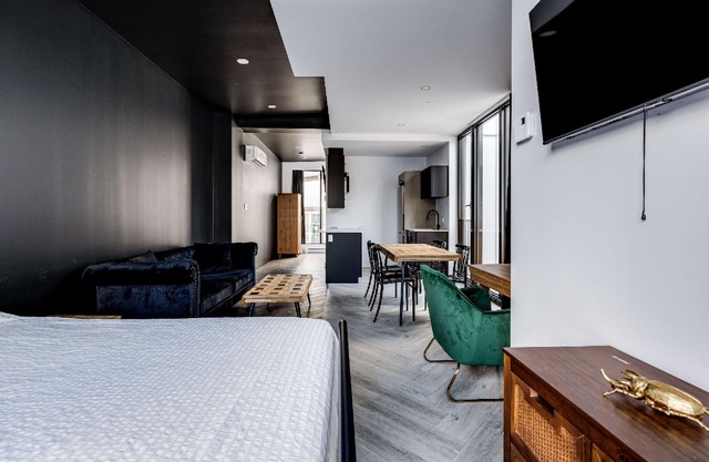 Auberge Le Xavier offers complete lofts in the heart of Old Terrebonne.