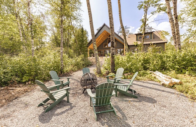 Aurora Lakeside Retreat