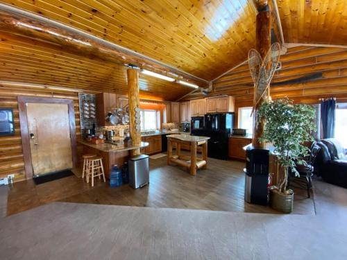 Aurora viewing, quiet space, entire log home