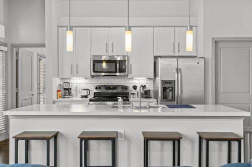 Austin Luxury 2BR 2B with Pool & FREE Parking