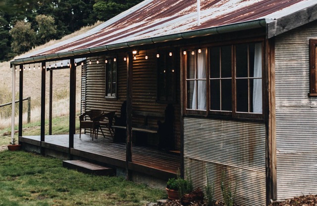 Australian Heritage Design Stay - Pickers Hut