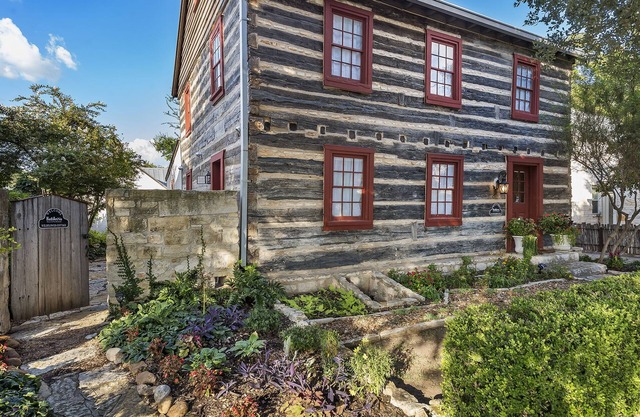 Authentic 1770's Home/PERFECT LOCATION/Steps to Marktplatz/Main! 🍷Hummingbird