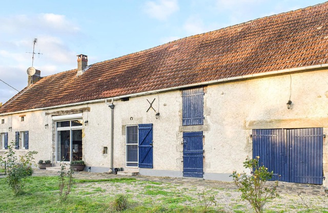 Authentic and spacious country house in a quiet location of Brigueil-le-Chantre.