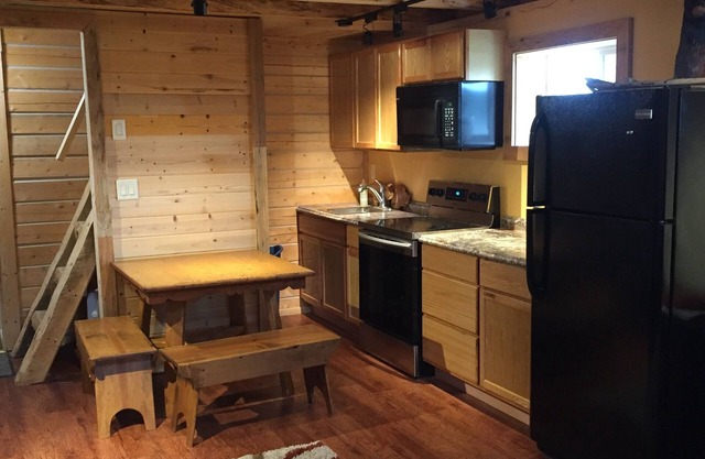 Authentic Fairbanks log house with bathroom, kitchen, and screened front porch