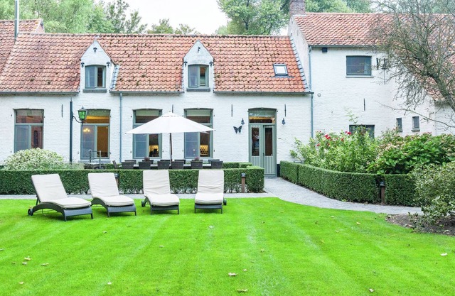 Authentic holiday home in Brugge with garden
