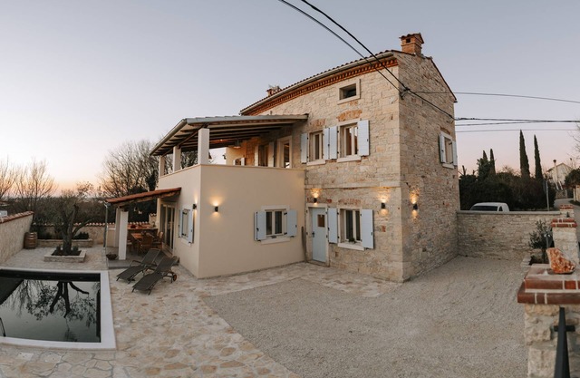 Authentic stone villa Beatrice with private pool, near Pula.
