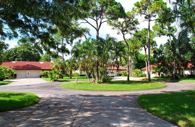 AUTUMN SPECIAL! 2/2 BEAUTIFUL VILLA! 2 BR, 2 BA, Heated pool and Jacuzzi! WiFi