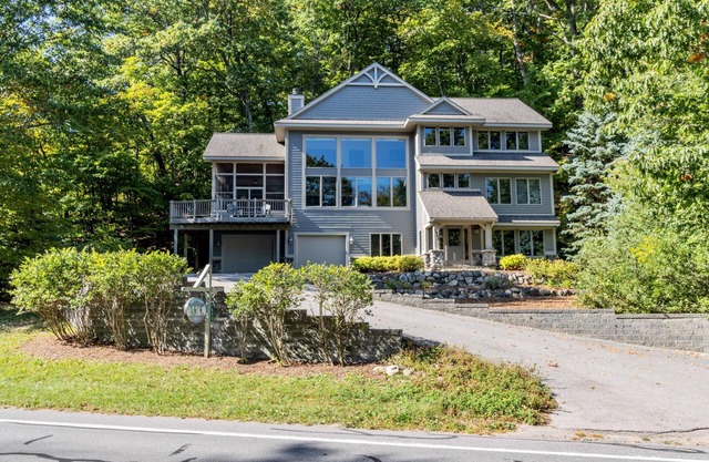 Available All Year Round- Gorgeous Home with Private Access to Glen Lake