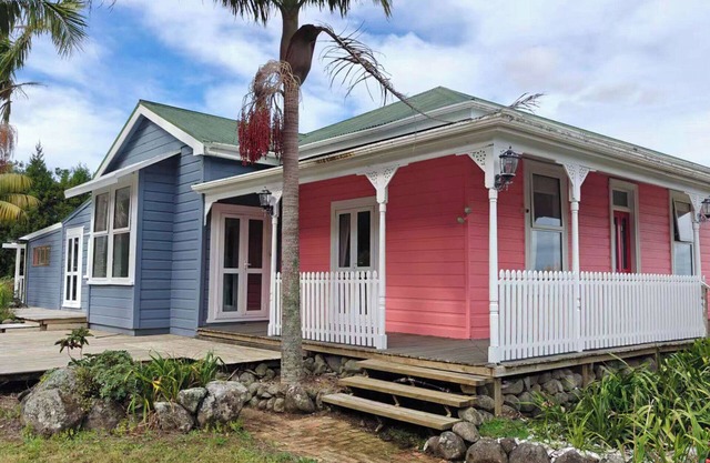 Avocado Orchard Escape with Mountain Views & Artist Studio, Pet-Friendly!