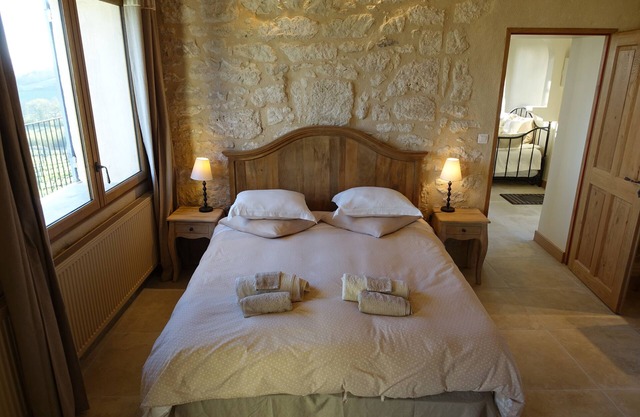Award winning 2 person luxury cottage on organic estate with wine school on site