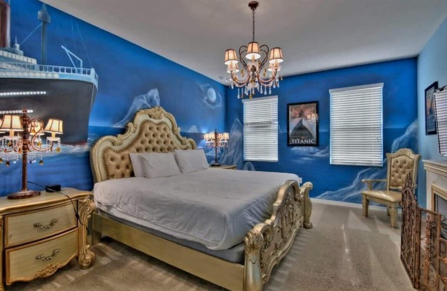 Awesome 14br Villa w/ bowling, games by Disney