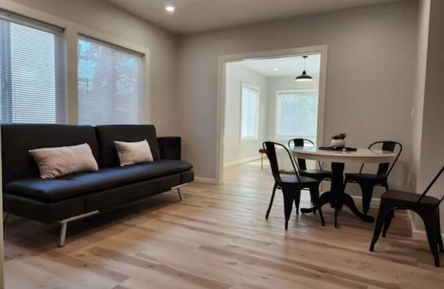 Awesome 2 Bedroom - Walk to UCB