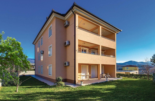 Awesome apartment in Cavle with WiFi