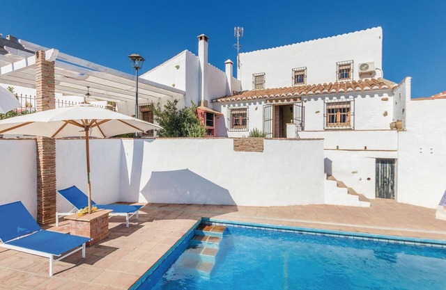 Awesome home in Almachar with WiFi