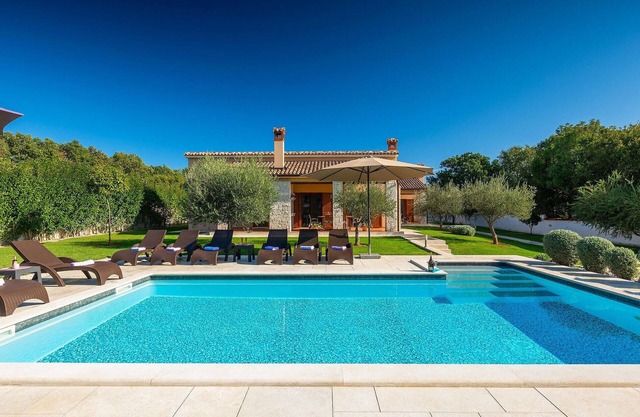 Awesome home in Barban