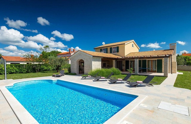 Awesome home in Barban