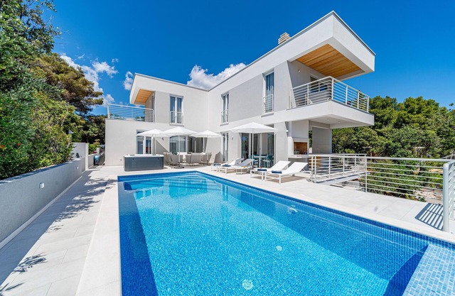 Awesome home in Blato with sauna