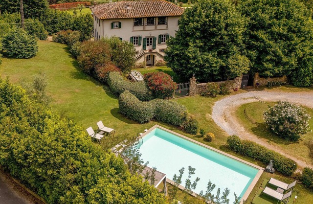 Awesome home in Capannori with WiFi