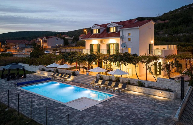 Awesome home in Dicmo Prisoje