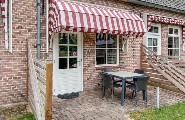 Awesome home in De Moer with WiFi