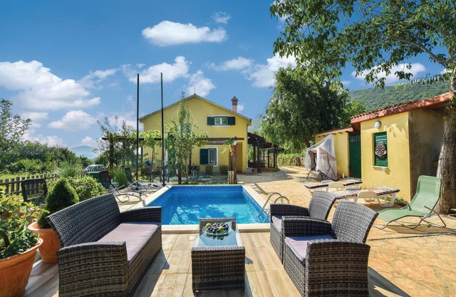 Awesome home in Dicmo