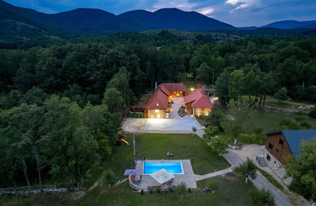 Awesome home in Gracac with sauna