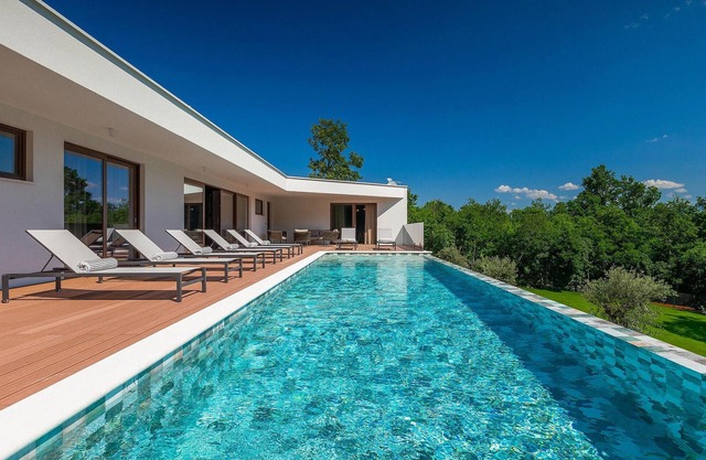 Awesome home in Krsan