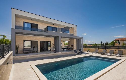 Awesome Home In Nin With House Sea View