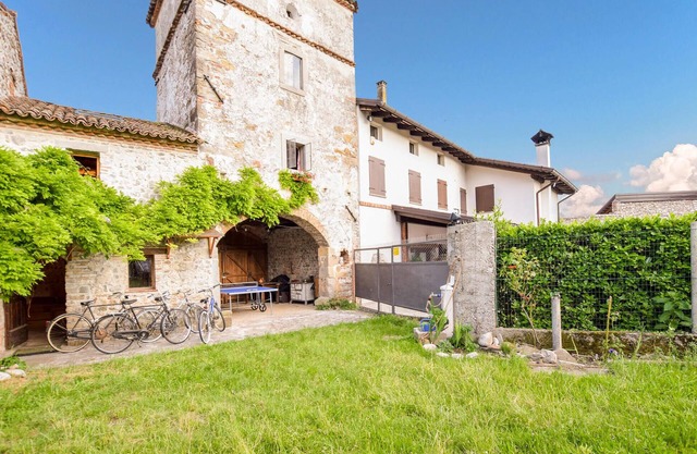 Awesome home in Premariacco with WiFi