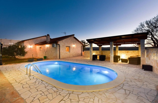 Awesome home in Pridraga with WiFi