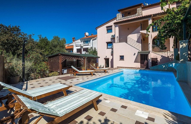 Awesome home in Pula with sauna