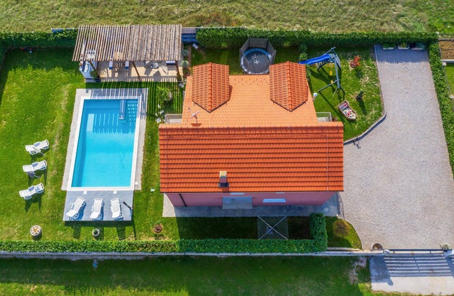 Awesome home in Trilj with WiFi