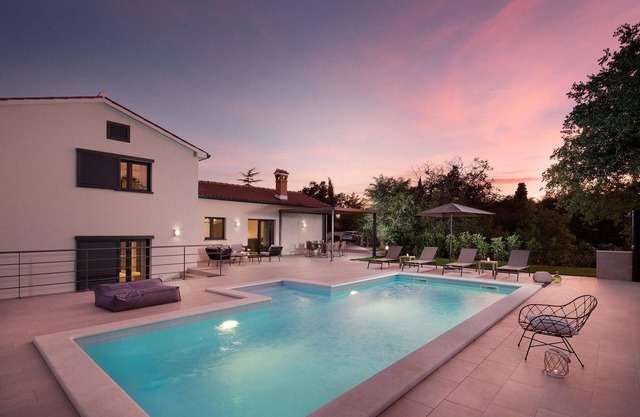 Awesome home in Vinez