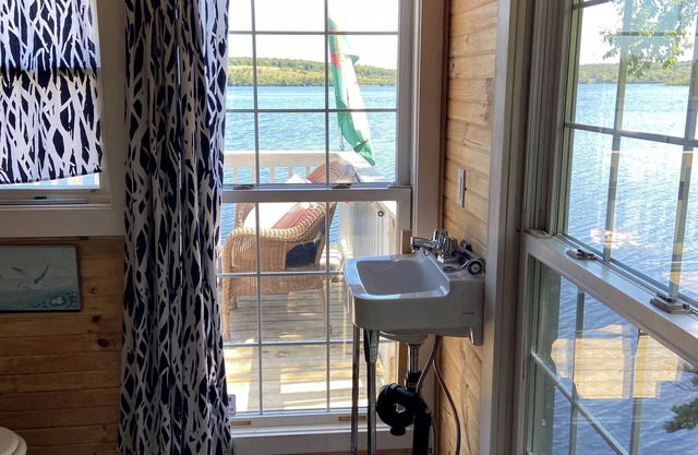 Awesome Lakefront. Step off the lower deck into the water.