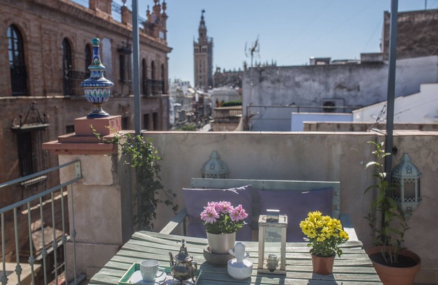 Awesome Penthouse with terraces and views of the Cathedral. Excellent Location