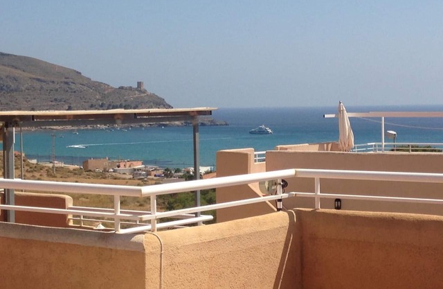 AZ02 Roof top terrace apartment, 2 bedrooms, 1 bathroom, very close to beach