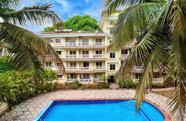 Azure - 5 min walk to Varca beach