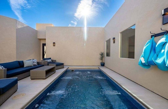 Azure Abode: Soak, Stargaze & Enjoy the Desert