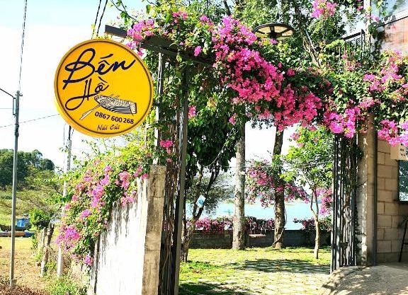 Bến Hồ Homestay