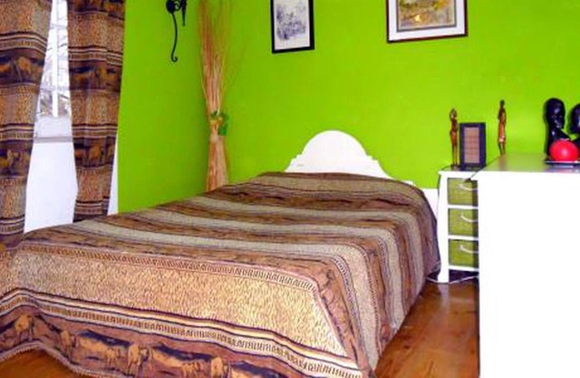 B & B Green Room Style Africain